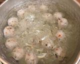 Foto langkah ke 3 dari resep Mushroom Ball Soup.