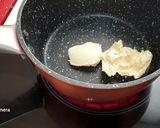 Foto del paso 3 de la receta: Salmón con salsa de limón y alcaparras y repollo rehogado