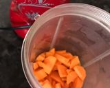 A picture of step 1 of Orange & Carrot Juice.