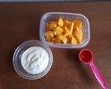 A picture of step 2 of Mango lassi with chocolate.