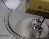 A picture of step 2 of Japanese Souflè Pancakes.