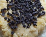 Foto del paso 1 de la receta: Cookies  De Masa Con Aceite Y Chips De Chocolate