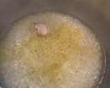 Foto del paso 5 de la receta: Pescado al horno, con salsa de setas, gambones al ajillo y arroz blanco