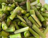 รูปขั้นตอนการทำที่ 2 ของ หน่อไม้ฝรั่งผัดกุ้ง