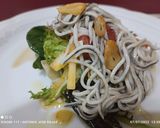 Foto del paso 4 de la receta Ensalada de gulas con verduras templadas