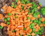 صورة لخطوة 2 من وصفة رز باللحمه مع بزيلا وجزر