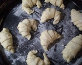 Foto del paso 5 de la receta: Medialunas de manteca sin huevo!