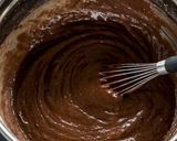 A picture of step 6 of Chocolate chocochip cake.