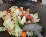 Foto langkah ke 2 dari resep Capcay ayam sosis.