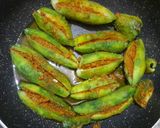 भरवा करेला (bharwa karela recipe in Hindi) रेसिपी चरण 2 फोटो
