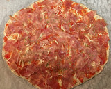 Foto del paso 6 de la receta: Pizza de jamón serrano con aceitunas negras