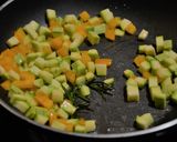 Une image de l'étape 2 de Toast printanier aux fèves, avocat et asperges vertes.