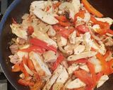 Foto del paso 3 de la receta: Vegetales salteados con pollo