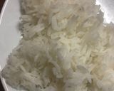 Hình bước làm 3 của món Rong biển cuộn cơm cá hồi