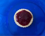 Foto del passaggio 7 della ricetta Biscotti con marmellata al lampone