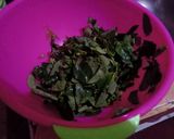 Foto langkah ke 1 dari resep Telur dadar daun katuk.