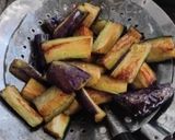 Foto langkah ke 1 dari resep Terong Balado Rempah.