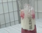 A picture of step 2 of Super berries smoothies.