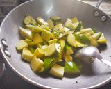 आम का अचार (Aam ka achar recipe in hindi) रेसिपी चरण 3 फोटो
