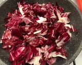 Foto del passaggio 1 della ricetta Tagliatelle radicchio crema gorgonzola e noci