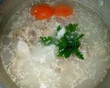 Foto langkah ke 2 dari resep Bubur Ayam Tomat Seledri Santan MPASI 7m.