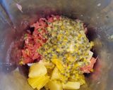 Foto del passaggio 4 della ricetta Smoothie con frutto della passione