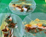Hình bước làm 2 của món Bánh Tráng Phơi Sương Cuốn Trứng Lòng Đào