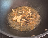 Foto del paso 1 de la receta: Stir fry de gambas y espárragos al wok con miso picante