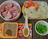A picture of step 1 of Curry Chicken.