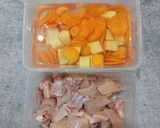 Foto langkah ke 1 dari resep Sup Ayam Simple.
