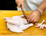 Foto langkah ke 1 dari resep Ayam goreng ala Ny Suharti.