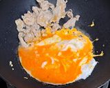 รูปขั้นตอนการทำที่ 3 ของ แตงกวาผัดไข่