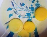 A picture of step 1 of Egg omelette with noodles.