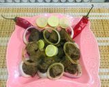 A picture of step 3 of Beef tikka with gravy.