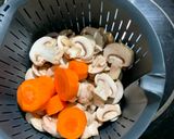 Foto del paso 1 de la receta Crema de calabacín y champiñón sin patata en Thermomix