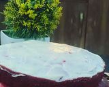 A picture of step 8 of 2 tier Red velvet cake.