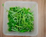 Foto langkah ke 1 dari resep Tumis Kangkung Saos Tiram.