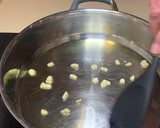Foto del paso 1 de la receta: Merluza en salsa de jamón