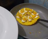 Foto langkah ke 8 dari resep Omelete Telur Bawang Putih Tabur Oregano.