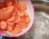 Foto langkah ke 3 dari resep Sop Bening Bayam Wortel.