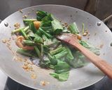 Foto langkah ke 4 dari resep Tumis Sawi Hijau Udang Saus Tiram.