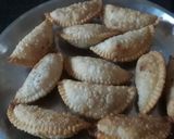 मावा गुजिया (Mawa Gujiya recipe in Hindi) रेसिपी चरण 5 फोटो