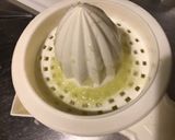 Une image de l'étape 3 de Crevettes marinées oignons de roscoff, ail fumé, citron vert, menthe et coco.