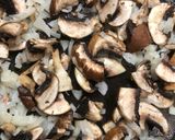 Une image de l'étape 1 de Riz aux champignons façon risotto.