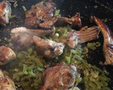 Foto del paso 2 de la receta: Fideuá mixta de conejo y gambón