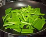 Foto del paso 1 de la receta: Caldillo de huevo con nopalitos