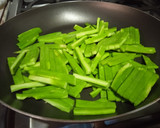 Foto del paso 1 de la receta: Caldillo de huevo con nopalitos