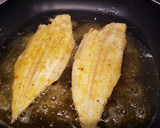 Foto del paso 3 de la receta: Lenguado menier con un toque de cúrcuma
