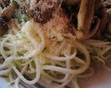Foto del paso 4 de la receta: Tallarines de zapallo Italiano con "pesto" a mi pinta