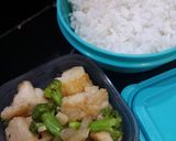 Foto langkah ke 6 dari resep Cah Ayam Brokoli Lada Hitam.